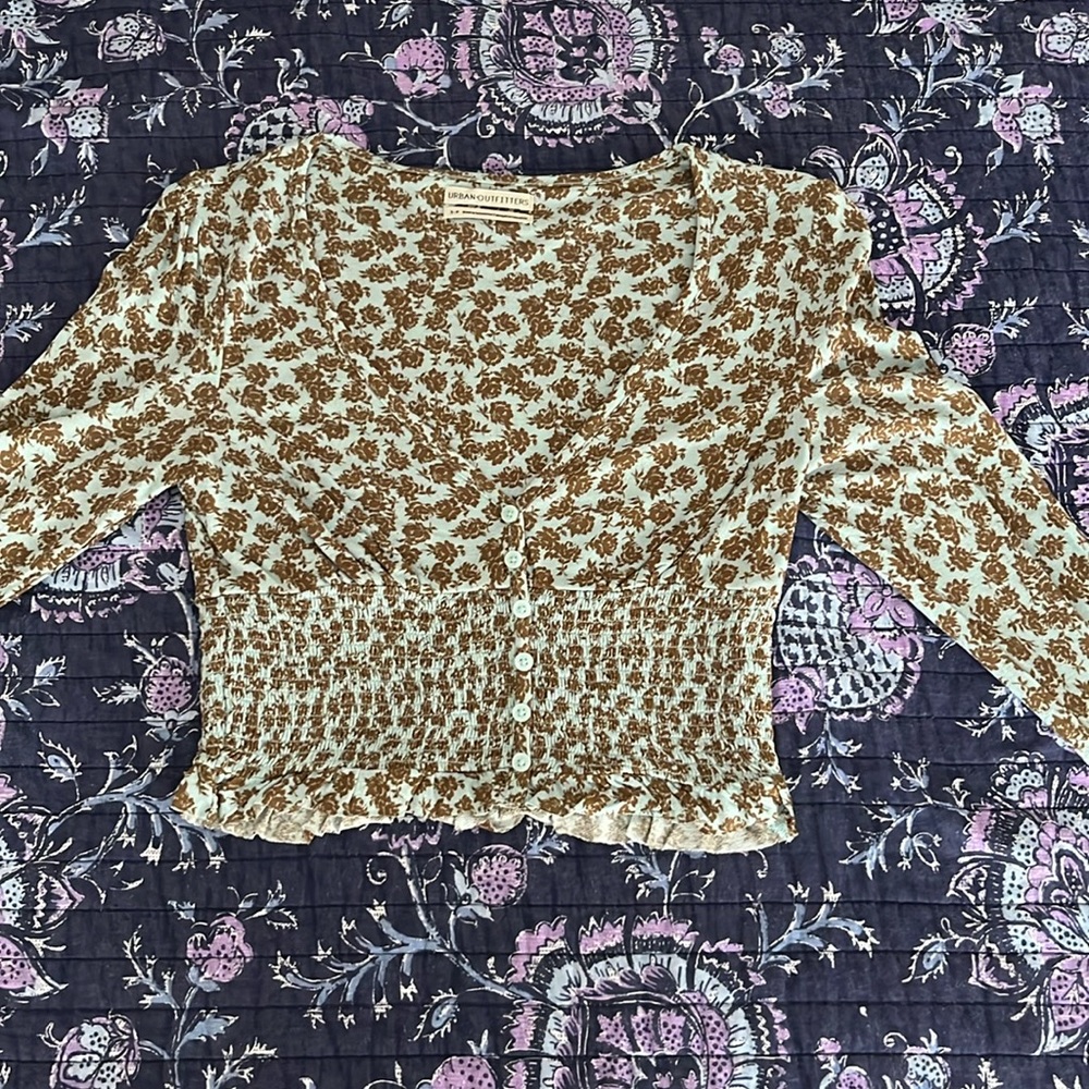 S- browm/blue floral long sleeve v-neck flowy/button crop top